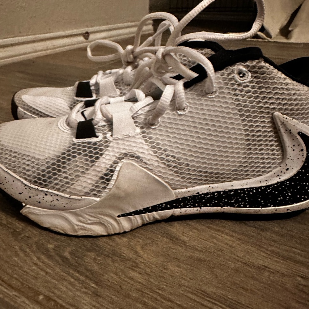 Nike Freak Oreo Women’s shoes